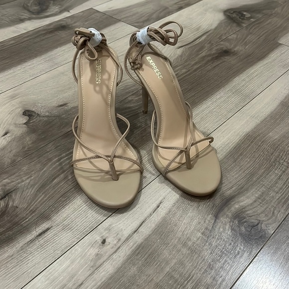 NWT Express heels, tan color, size 8 - Picture 2 of 3